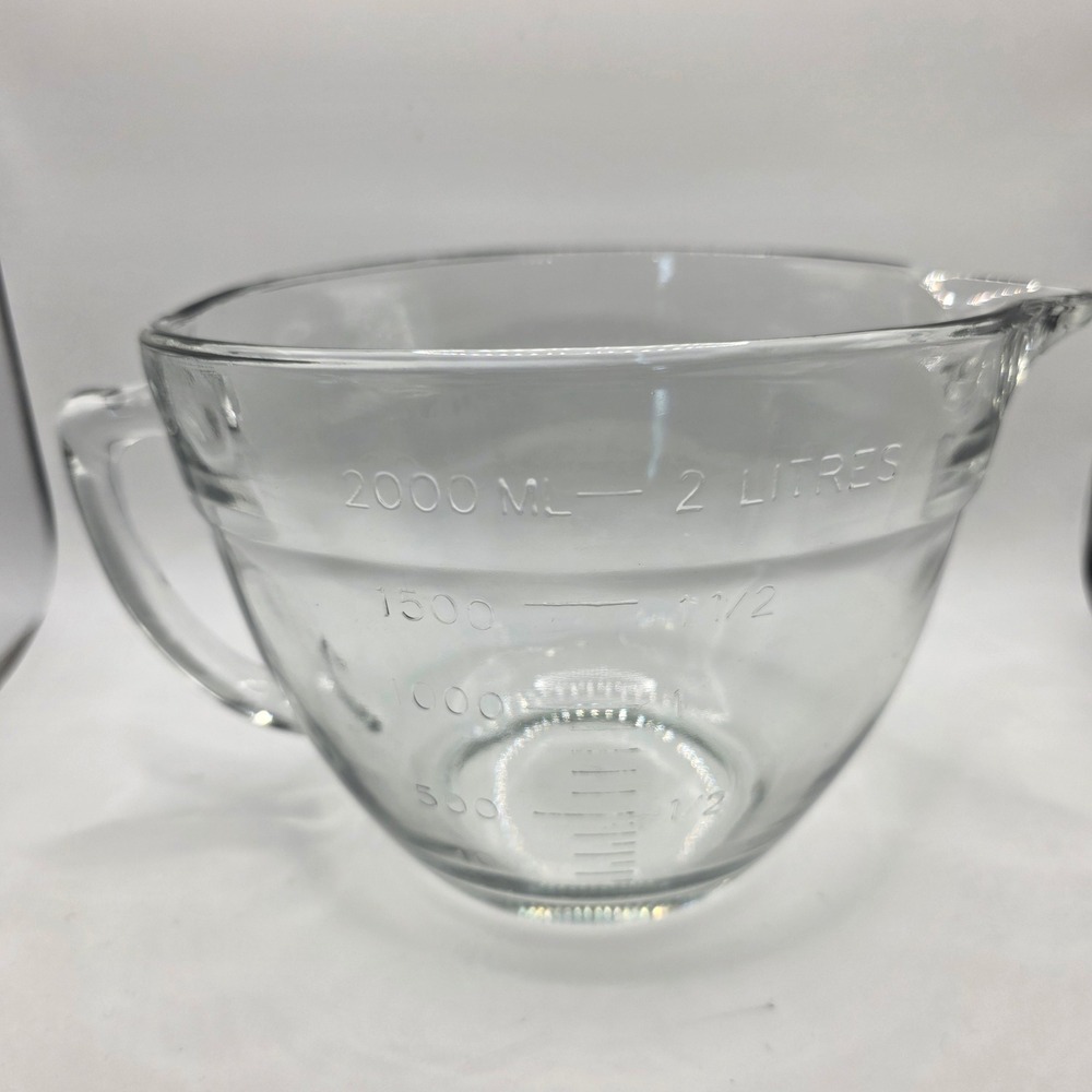 The Pampered Chef 2 Liter 8 Cup Glass Batter Bowl with Handle and Spout USA